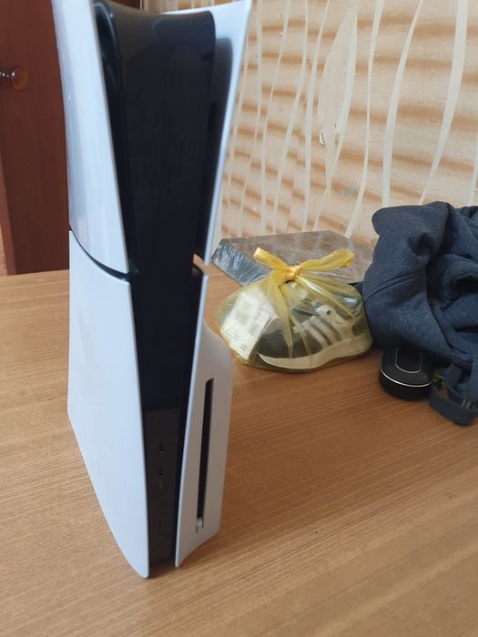 Продам Sony Playstation 5 slim срочна