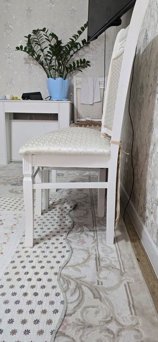 Белая стулья 8 штук