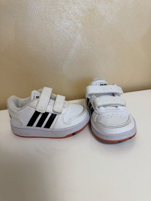 Adidași adidas mărimea 19