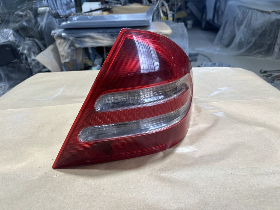 Mercedes C-class w203 десен стоп