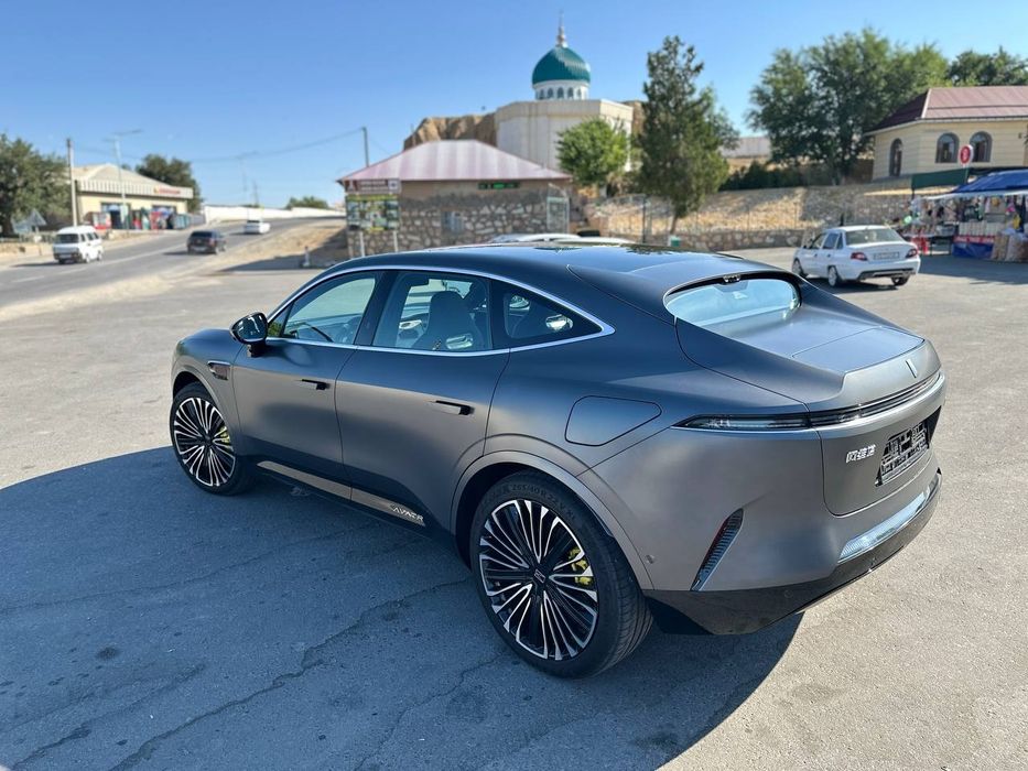 Avatr 11 AWD 2024