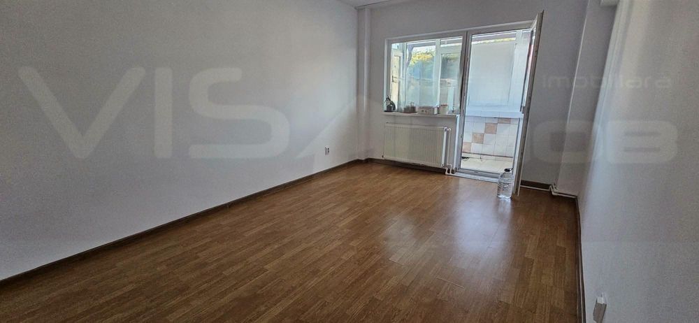 Apartament cu 2 camere, decomandat - zona de jos