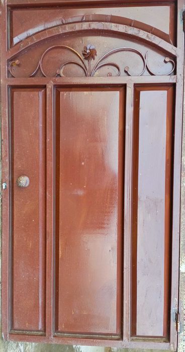 Temir eshik sotiladi!