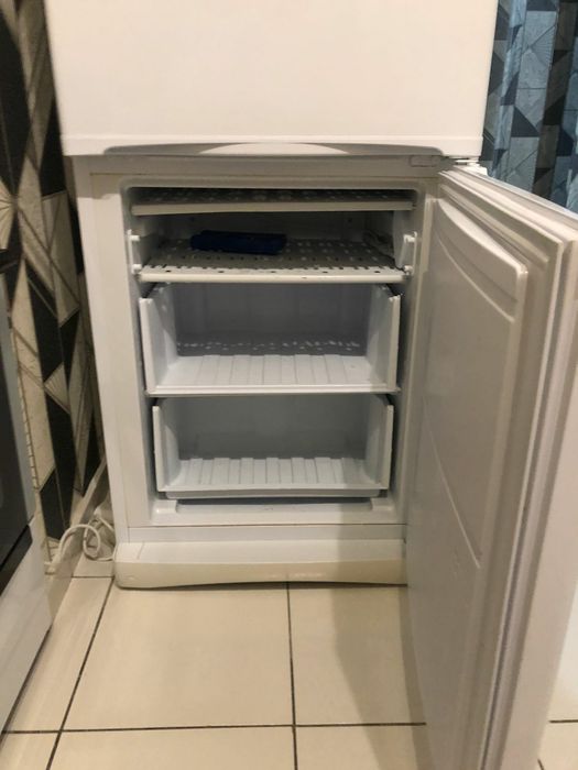 Холодильник марки Indesit