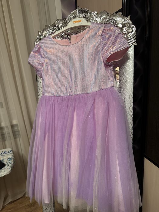 Продам Праздничные Платья для девочки