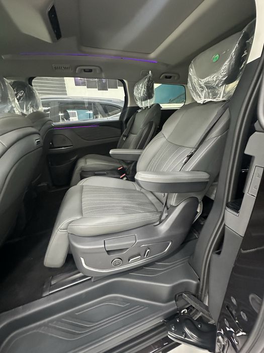 Jac Rf 8 biznes klass miniven