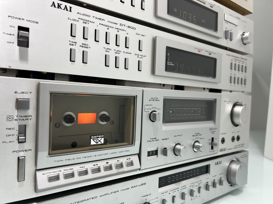 Linie AKAI: Amplificator Akai AM-U22, Deck Akai GX-F25, Audio Timer Akai DT-200, Tuner Akai AT-V04, Pickup Akai AP-B20C