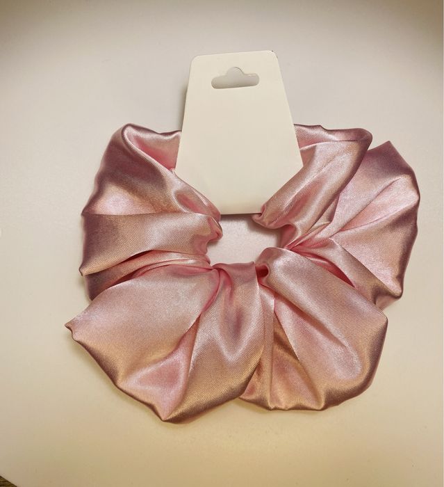 Обемно скрънчи от сатен