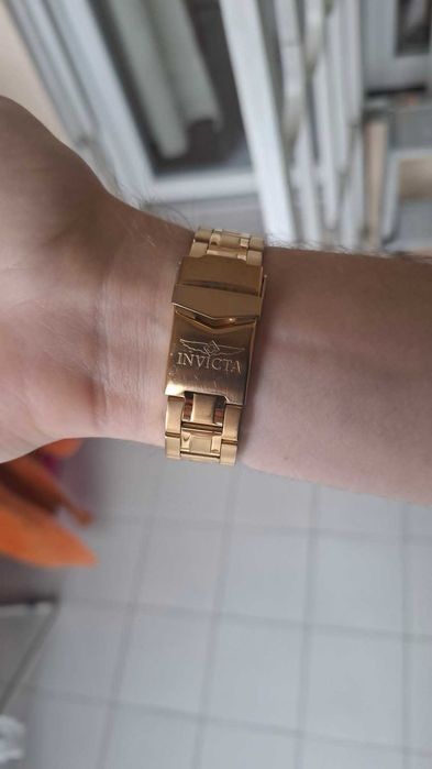 Invicta автоматичен златен часовник с прозрачен гръб