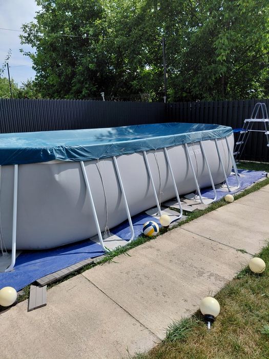 Vând piscina supraterana