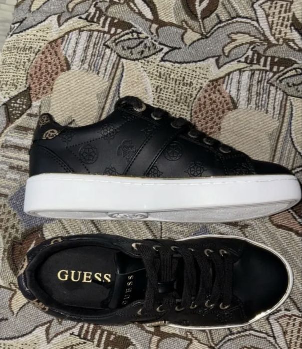 Кроссы Guess,новые с коробкой