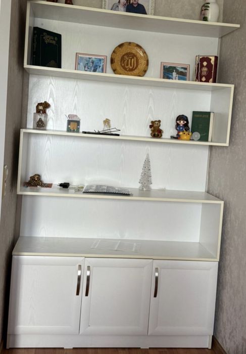 Продам шкаф и стол
