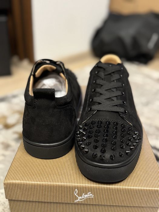 Louboutini calitate premium vin cu toate accesoriile aferente