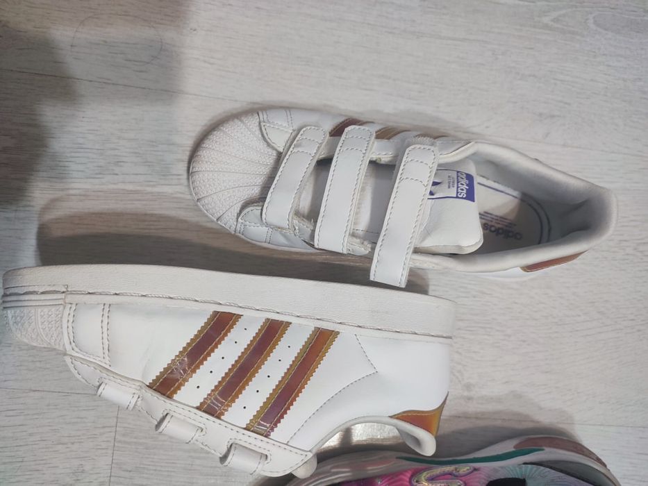 Adidasi marimea 34-35