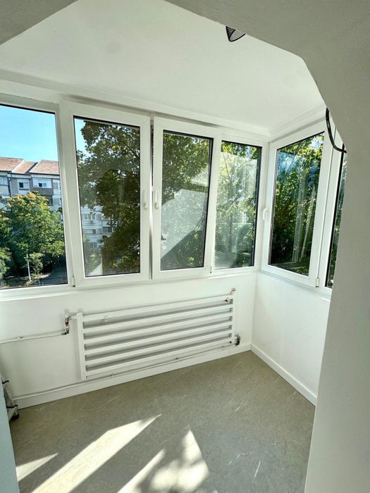 Pers. Fizică /Vând ap. 3 camere decomandate et.2 , Decebal / Aluminei