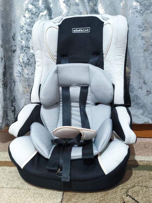 Детское сиденье машины