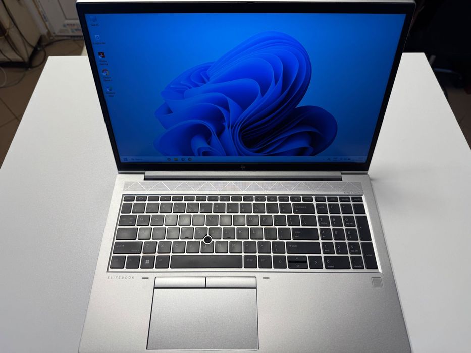 HP i5 10TH 8GB RAM SSD 512