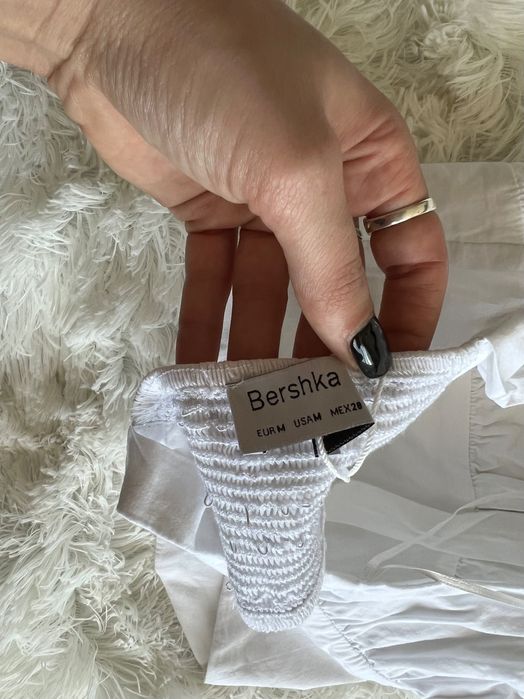 Бял топ с презрамки