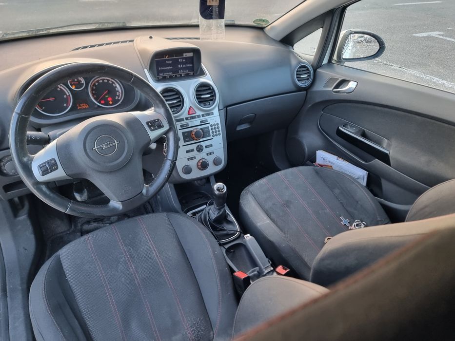 Vand Corsa d 1.7 cdti 125 cai 2009 kit + volanta schimbate  la 250000k