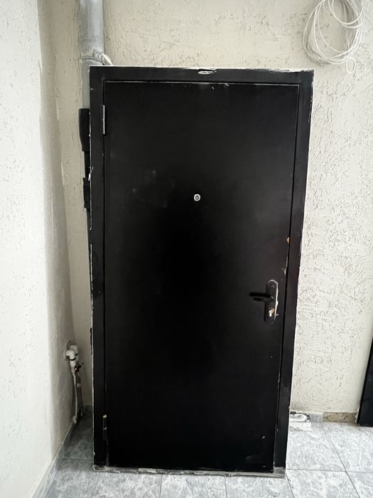 Продам входную дверь