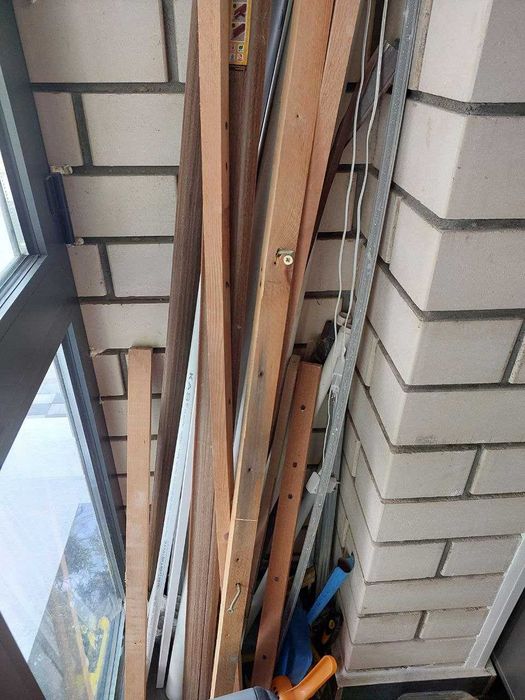 Доски б/у рейки, пластик, лопаты, ведра б/у для ремонта