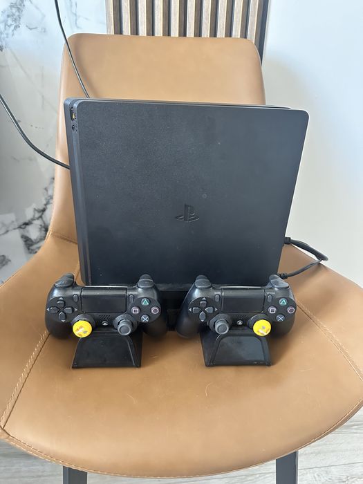 Продам ps 4 slim