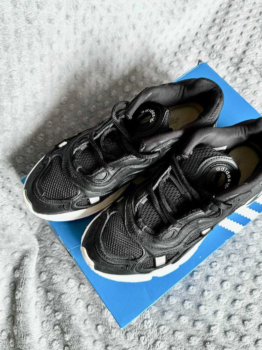 Adidas Astir SN W | Black | Size 39 1/3 | Very Good Condition