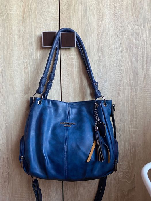 Geanta Mare Neagra si Geanta Mare Albastra