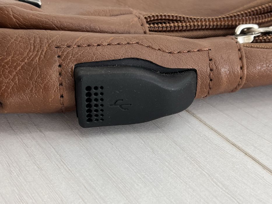 Кожаная коричневая барсетка