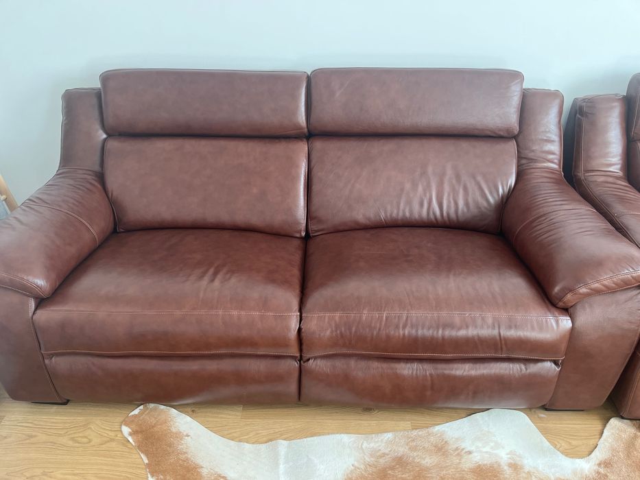 Кожени дивани два броя като нови