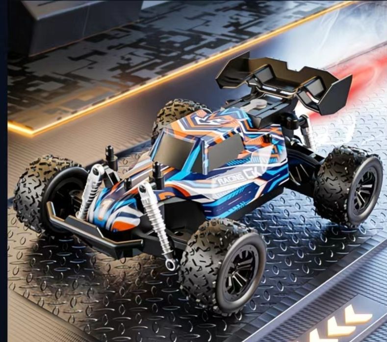 Машинка на пульте управления. Радиоупраляемая машинка.