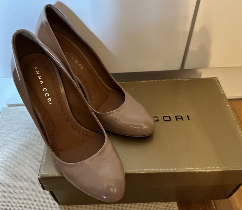 Pantofi cu toc din piele lacuita