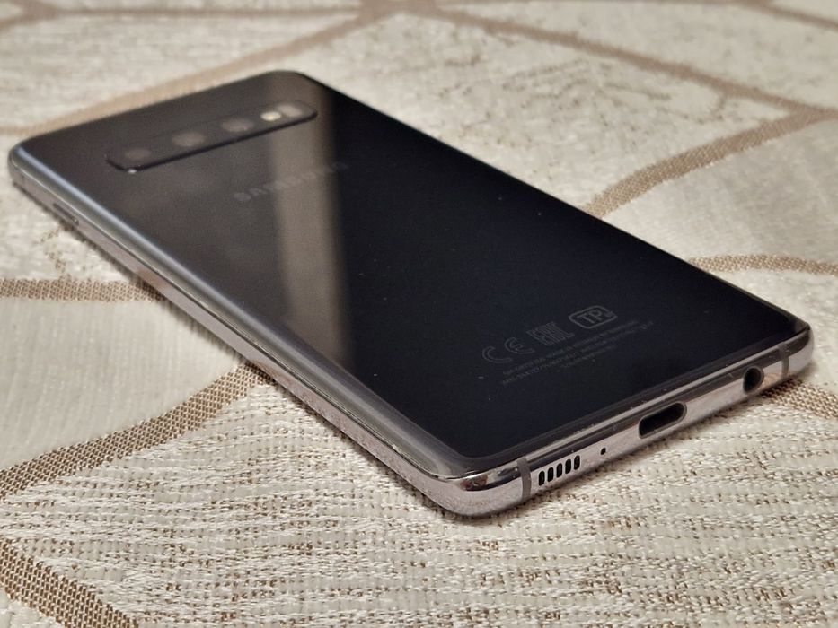 Продам легендарный телефон Samsung galaxy s10