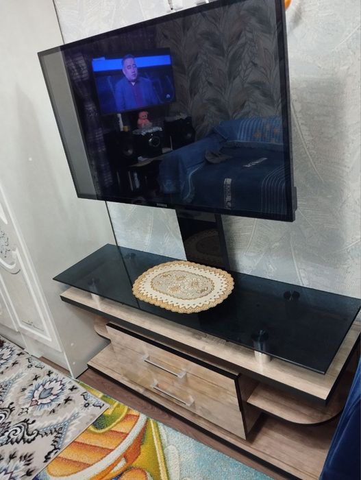 Продам телевизор {Samsung 2023 HG }с приставкой