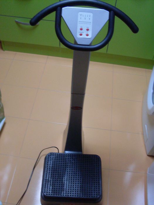 Вибрираща платформа за отслабване и стягане.