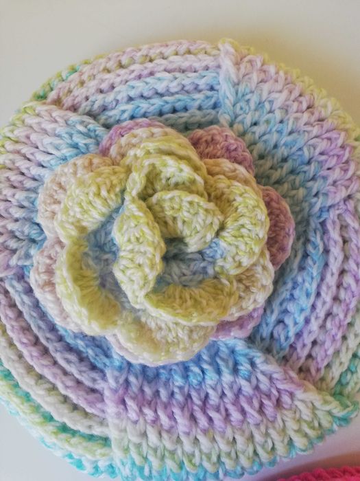 Береты на девочку. Ручная работа