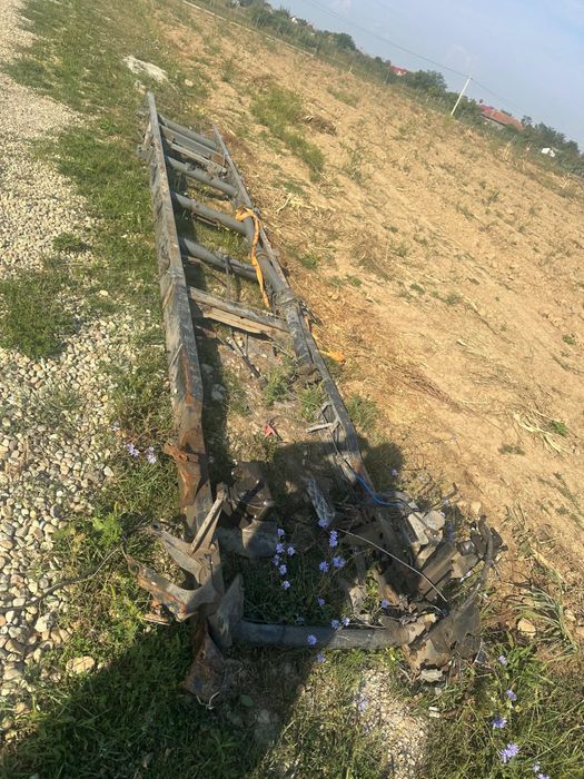 Vand lada de scule si alte piese de iveco