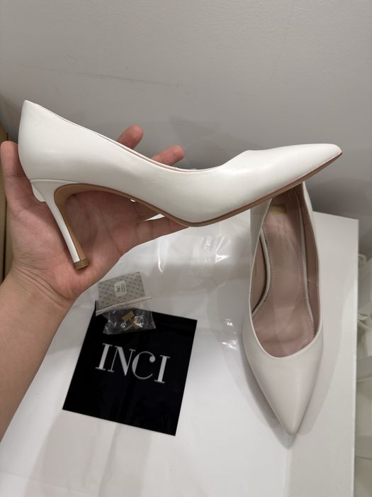 Белые туфли классические INCI