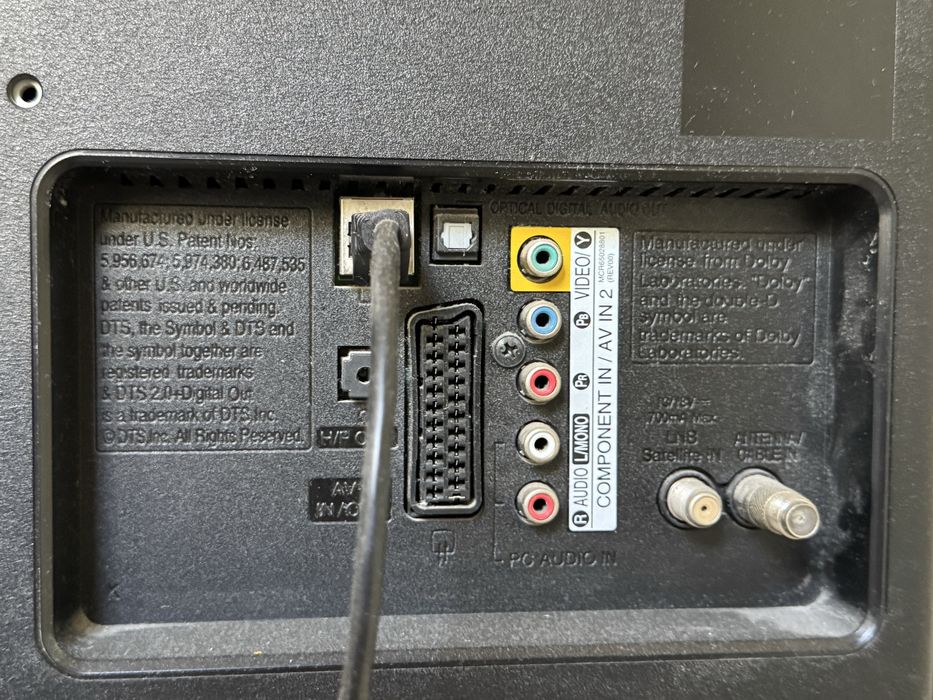 32-инчов LED LG Smart TV 32LN570R с HD Ready резолюция - Като Нов