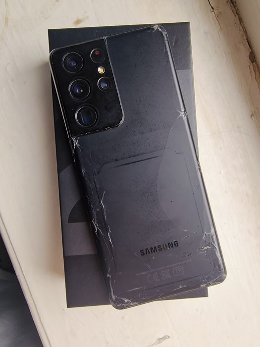 S21 Ultra 5G с черным пятном