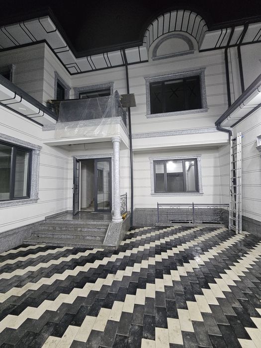 Участка сотилади 6хона 2 сотих 5 санузел комолон махалла дружба