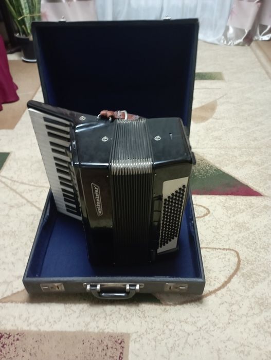 Продам немецкий аккордеон.