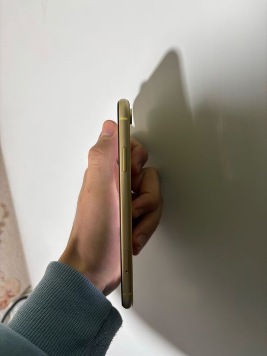 iPhone XR 64GB (Yellow)