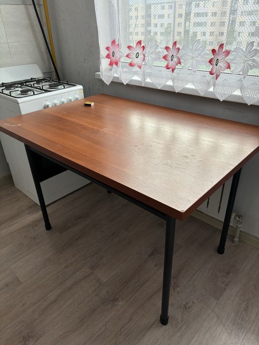 Кухонная мебель со столом