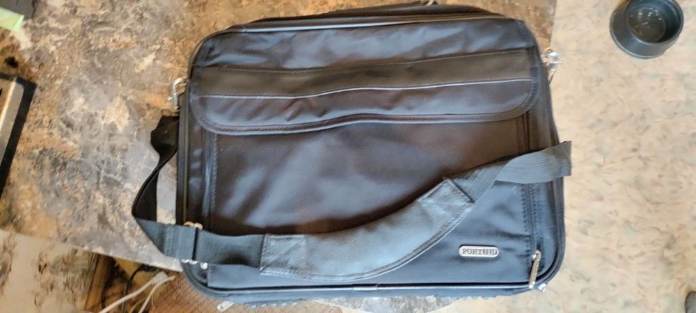 Сумку для ноутбука продам