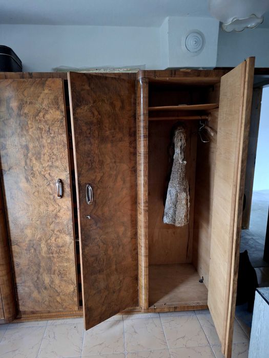 Старинен четирикрилен гардероб ,  комплект с тоалетка и огледало