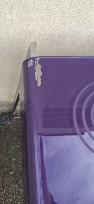 Стъклена маса с метална основа