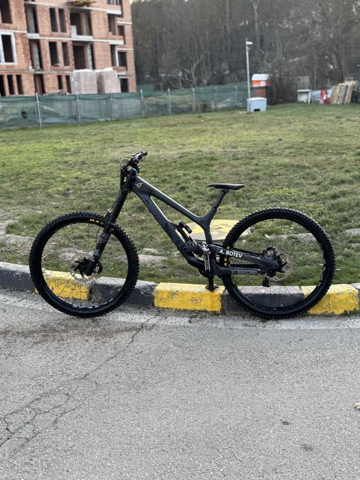 Продавам yt tues 2019