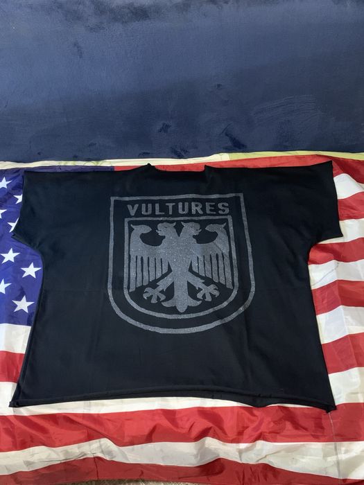 t-shirt vultures crop