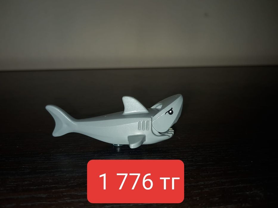 Продам минифигурку пса и акулы